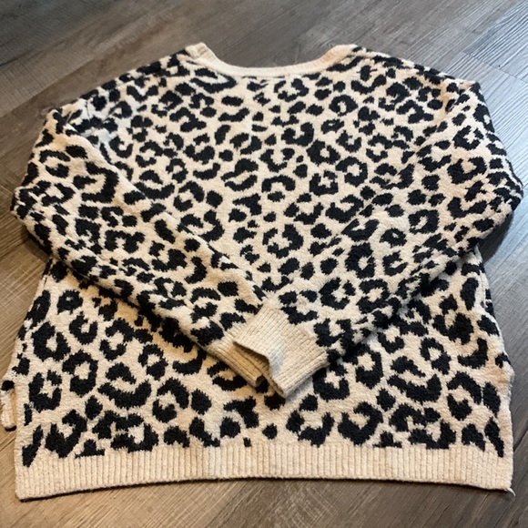 Yes Lola size XS animal leopard print sweater soft comfy beige black EUC - Picture 4 of 8